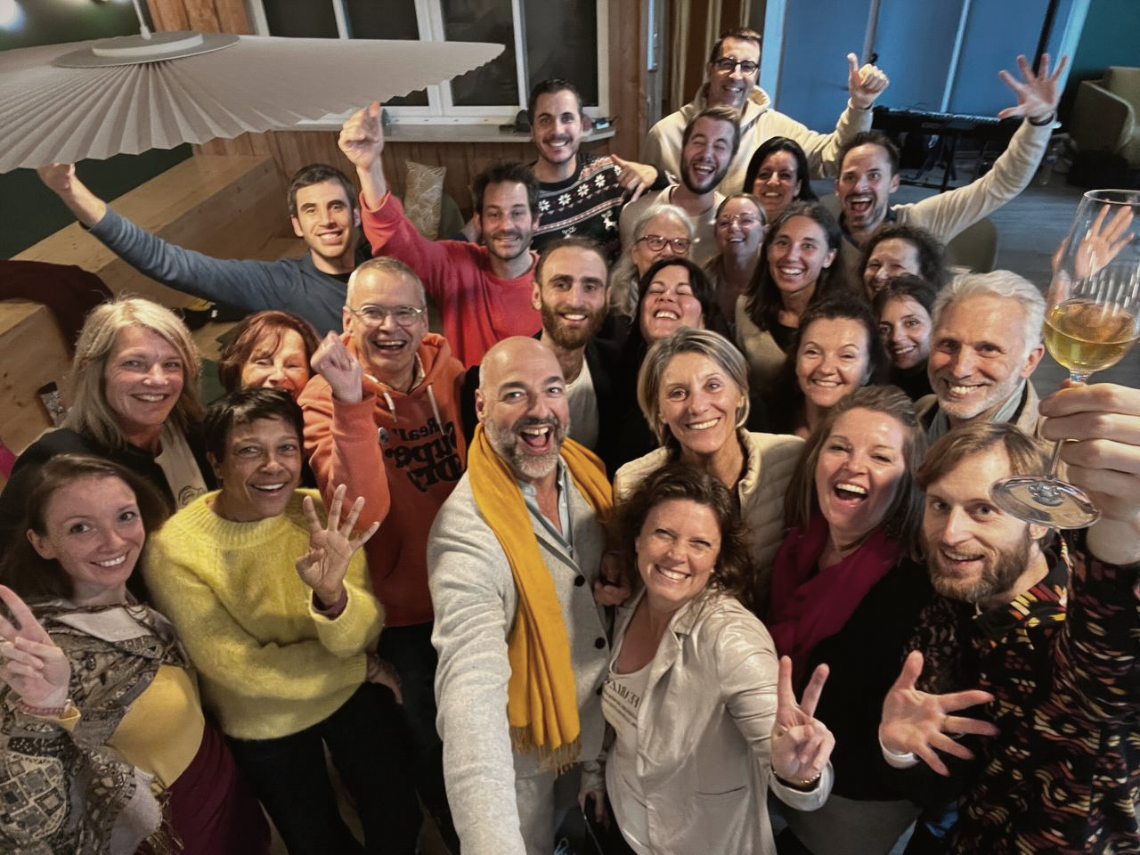 La communauté du Cercle Stelair réunie · joie et célébration